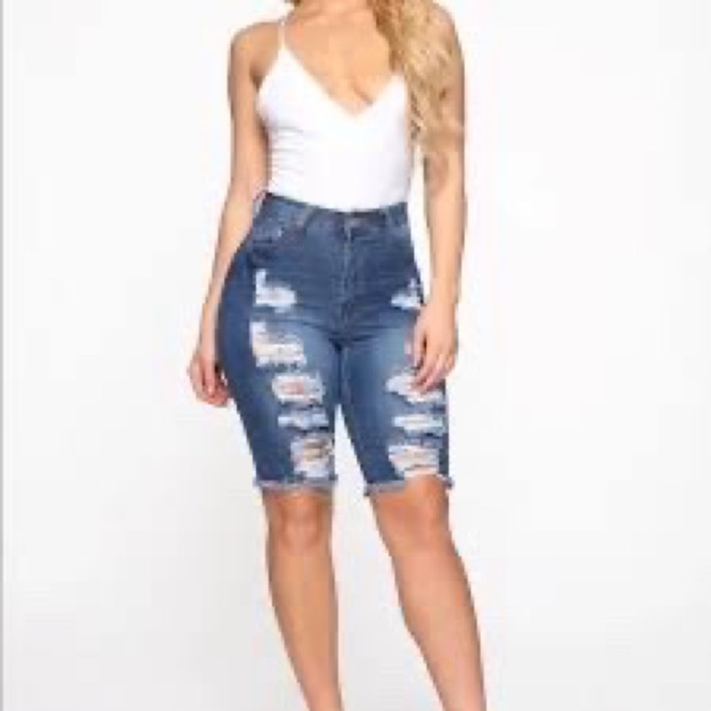 Dark Wash Denim Bermuda Shorts – Size 8- fits like a 10 (stretchy!!)